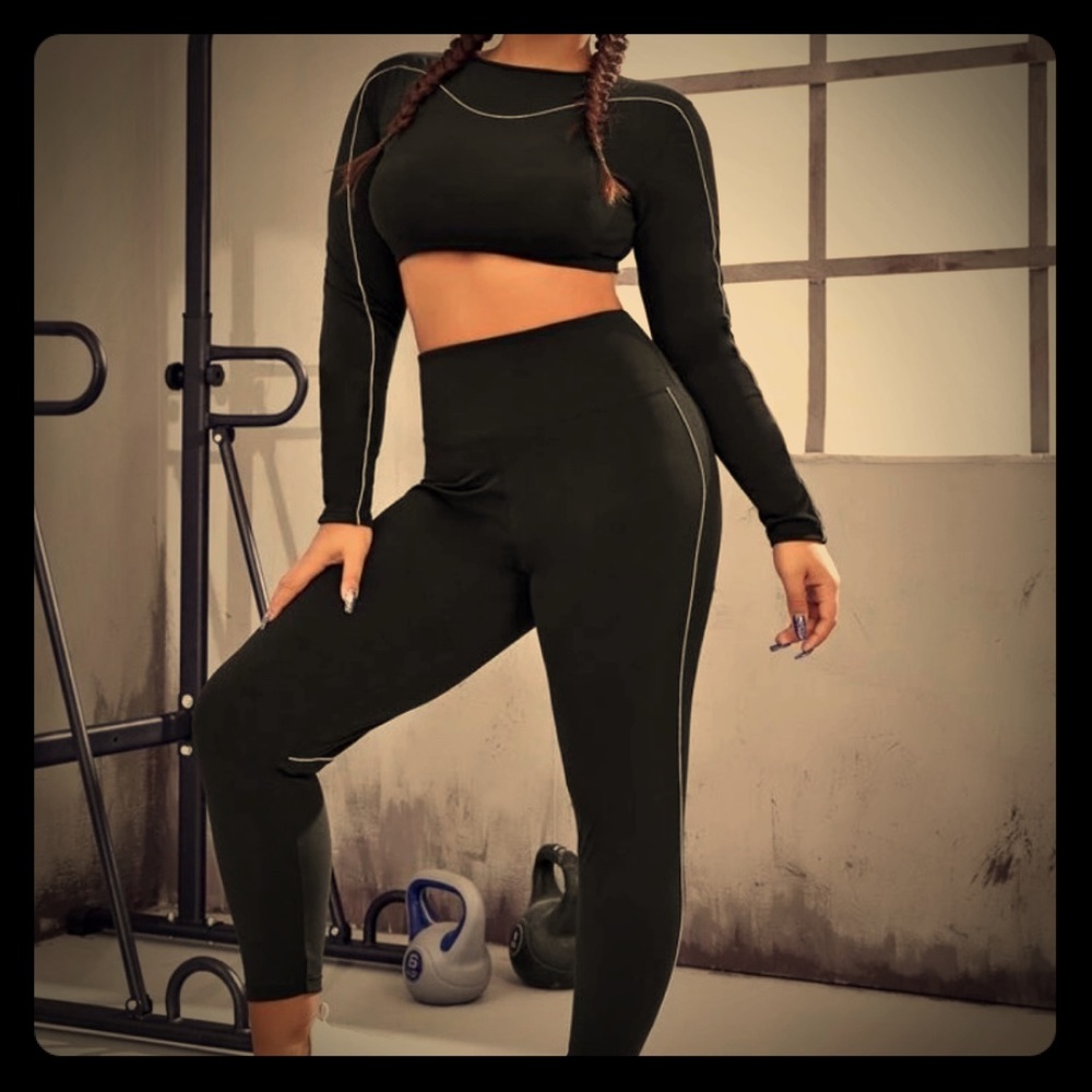 Plus size workout outfit